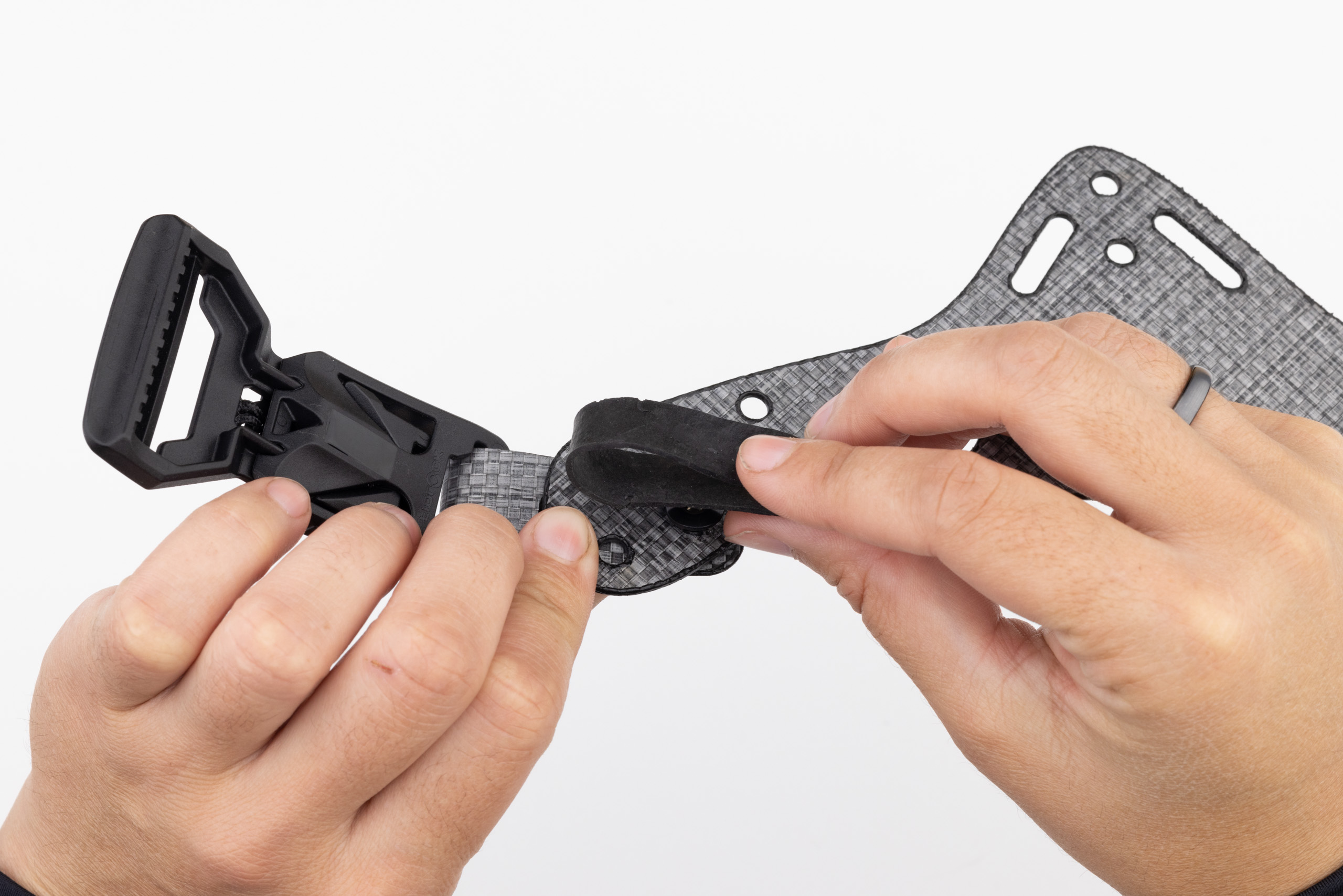 Photo of rubber band used to tighten Enigma screws.